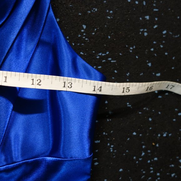 B. Smart Dress - Picture 4 of 7